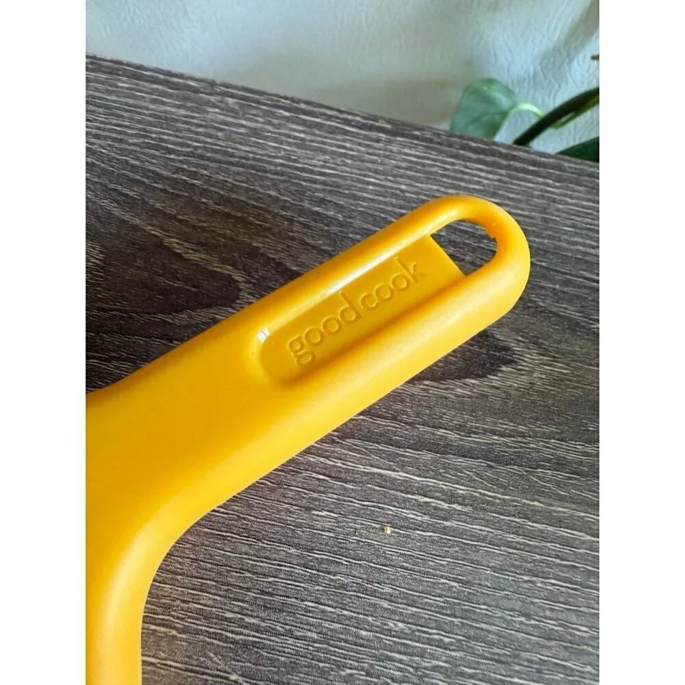 GoodCook Handheld Citrus Juicer – Yellow